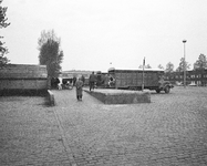 850459 Afbeelding van het transport van koeien op het parkeerterrein bij de Veemarkt (Croeselaan) te Utrecht, kort voor ...